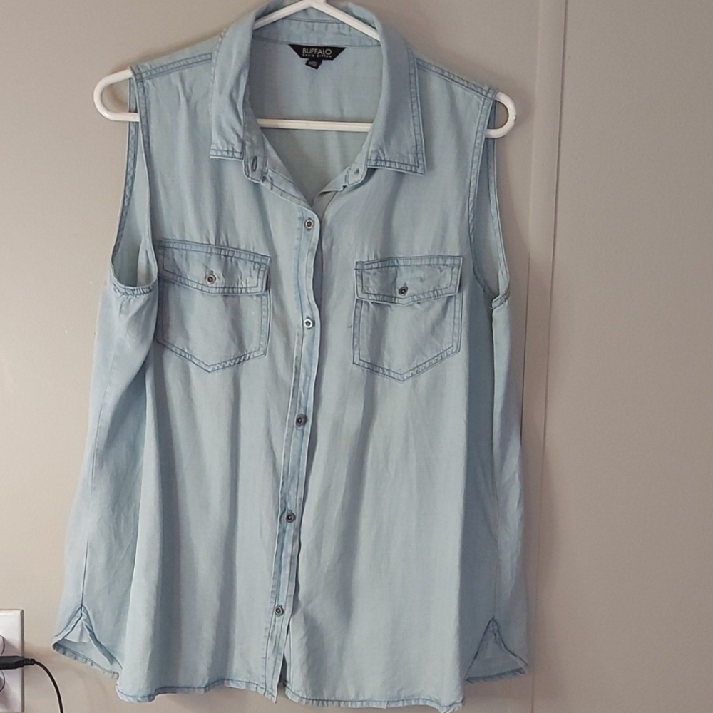 ❤️Buffalo David Bitton chambray button up